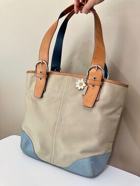 Vintage Coach Vintage Hampton Tote Bag Blue Leather Trim Daisy Charm D05Q-5174